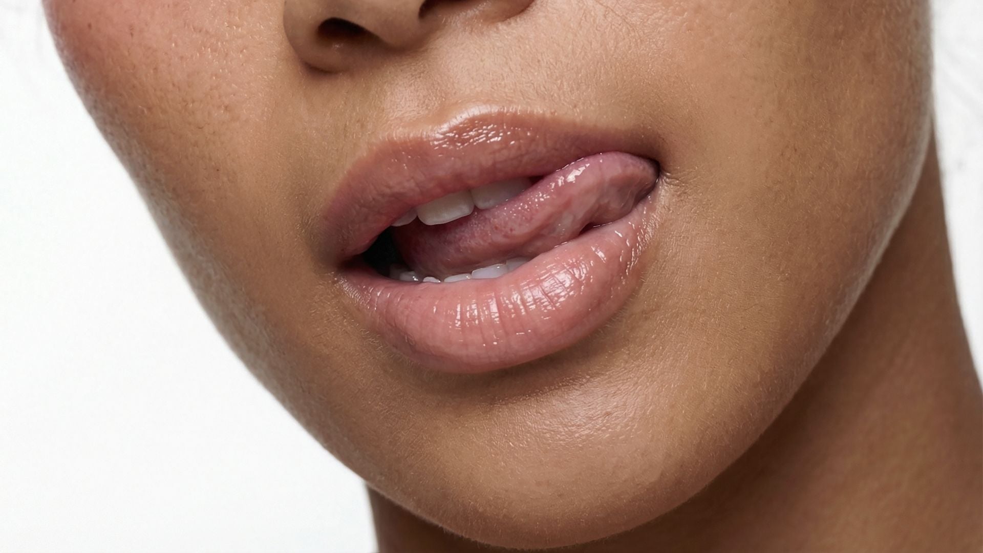 Wie bleiben die Lippen länger mit Feuchtigkeit versorgt? Die Schlüsselrolle der Lippenbarriere.