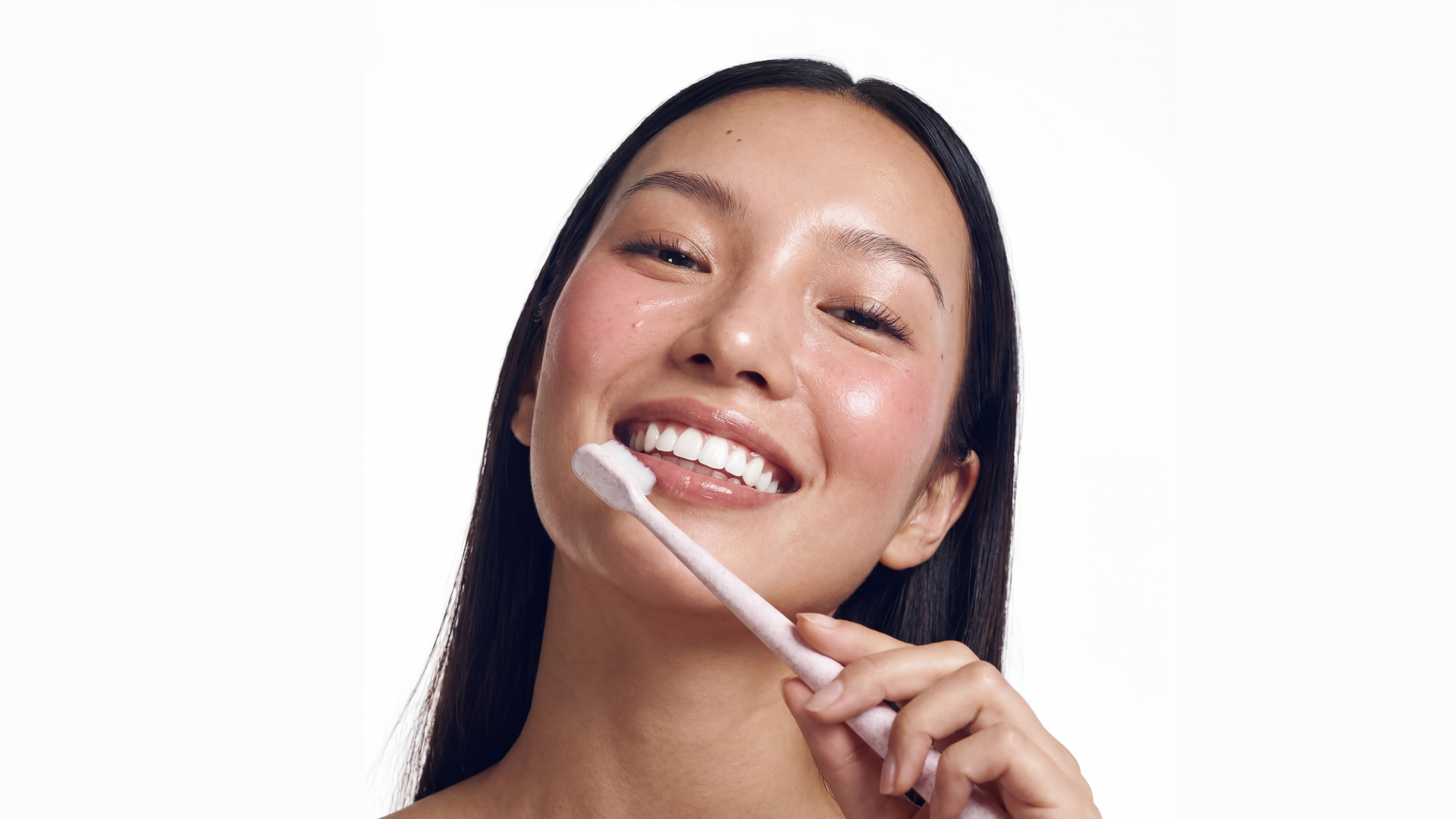 Comment avoir les dents blanches cet été sans abîmer son émail ?