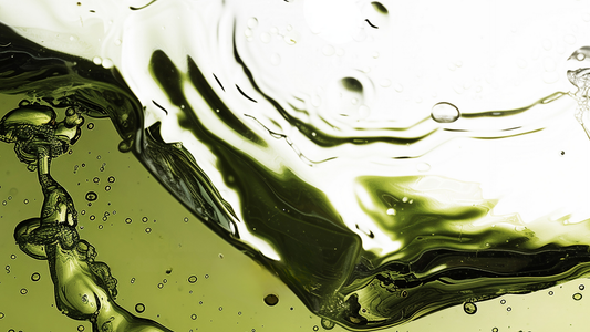 Oil pulling : pourquoi une solution « huile-en-eau » est l’alternative moderne et plus efficace